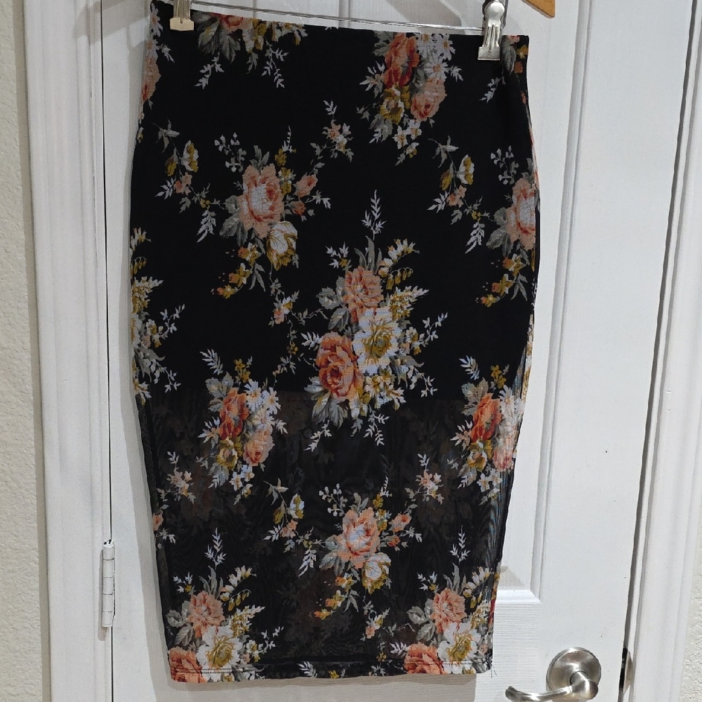 Windsor Floral Pencil Skirt Blend Rayon/nylon/ Mesh Spandex. Size L
